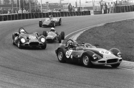 Dries van der Lof (l) in Maserak 250F uit 1956 tijdens Historische Grand Prix fo, Bestanddeelnr 933-7444