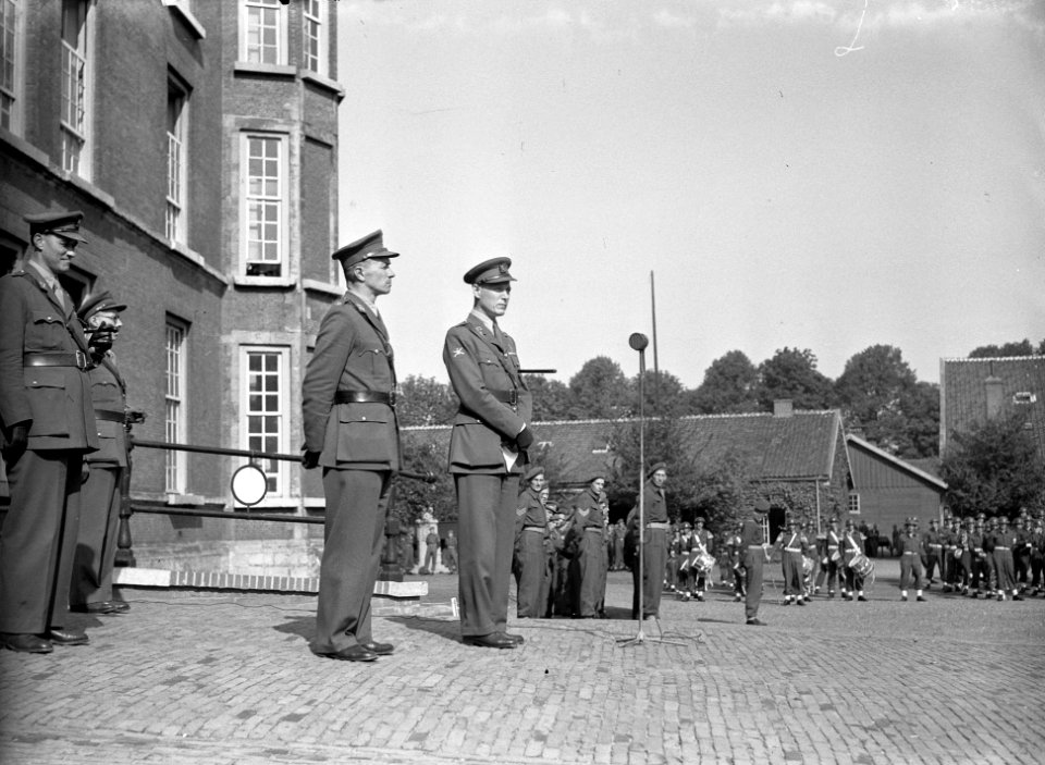 Driejarig bestaan Regiment Stoottroepen. Paradeplaats kazerne, Bestanddeelnr 902-3619