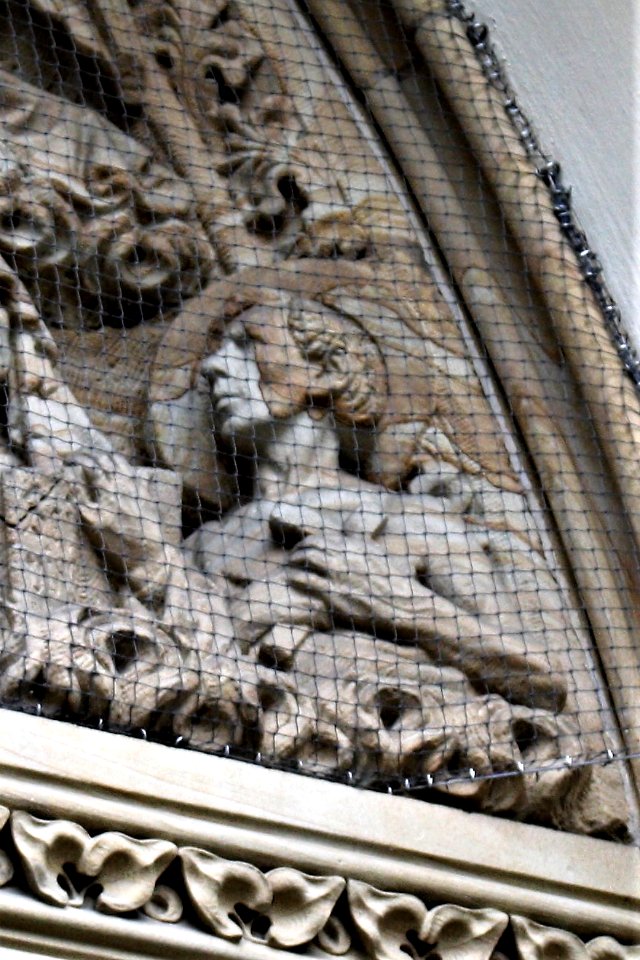Dreifaltigkeitskirche Hauptportaltympanon Wiesbaden Detail