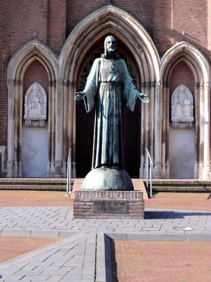Dreumel Rijksmonument 523075 H.Hartbeeld voor de RK kerk