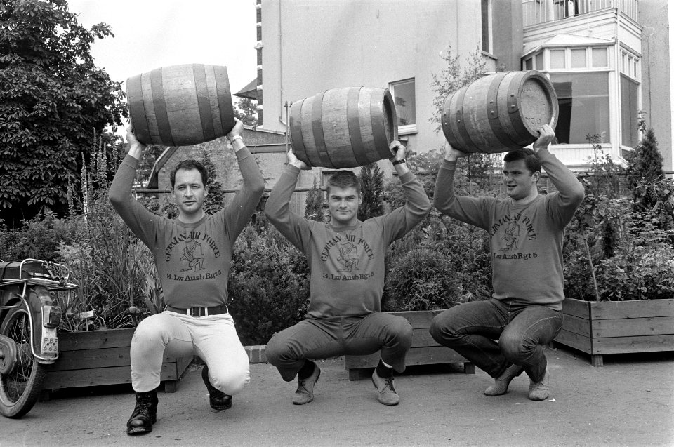 Drietal met vaten bier, Bestanddeelnr 922-6246
