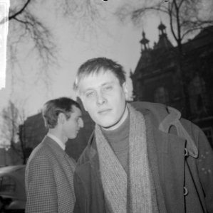Drie cineasten op Leidseplein, Nikolai van der Heyde, Bestanddeelnr 917-3971