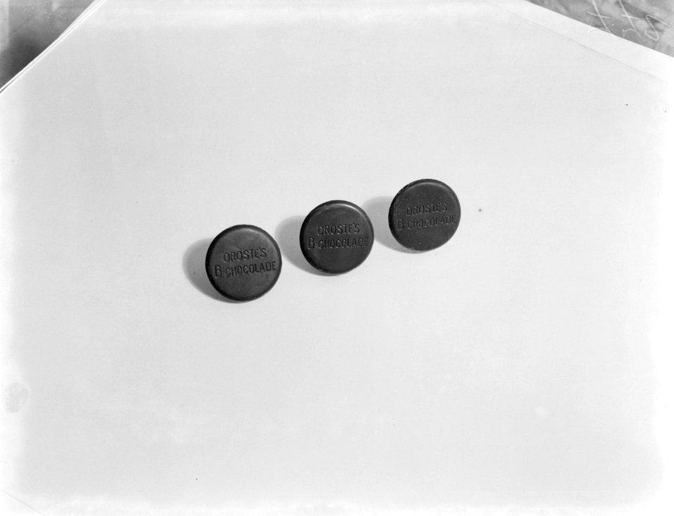 Drie Droste pastilles Droste's B-chocolade, Bestanddeelnr 252-0422
