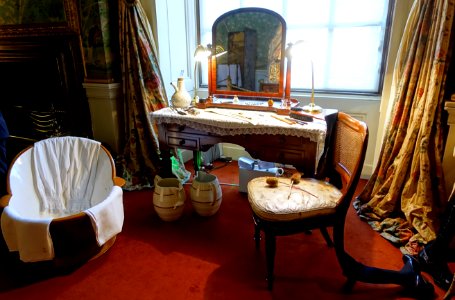 Dressing table - Marquis and Marchioness of Normanby Bedrooms - Chatsworth House - Derbyshire, England - DSC03334