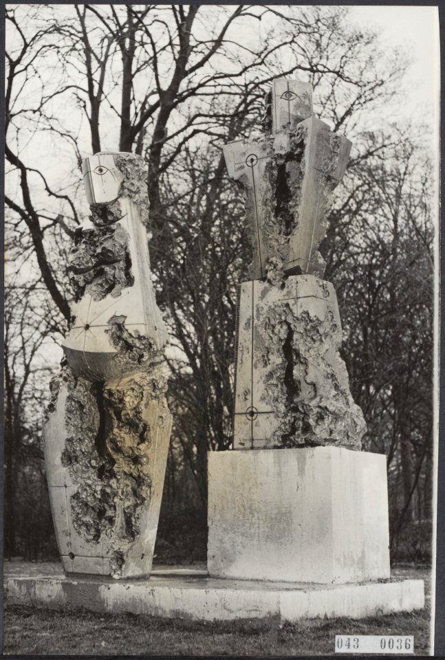 Drie beelden van tentoonstelling honderd jaar vondelpark, Bestanddeelnr 043-0036