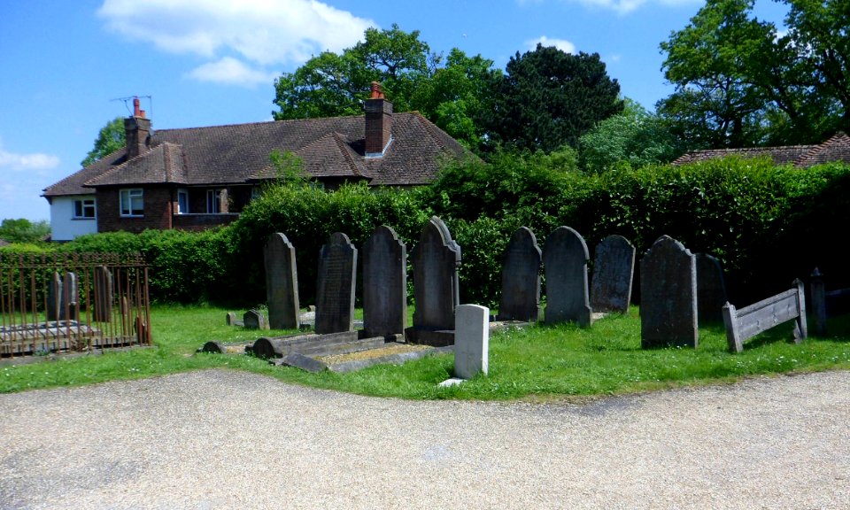 Dormansland Baptist Church, Dormans High Street, Dormansland (May 2013) (Gravestones) (1)