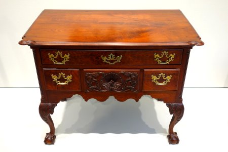 Dressing Table, Philadelphia, 1755-1765, walnut with white cedar and yellow pine - Chazen Museum of Art - DSC02479