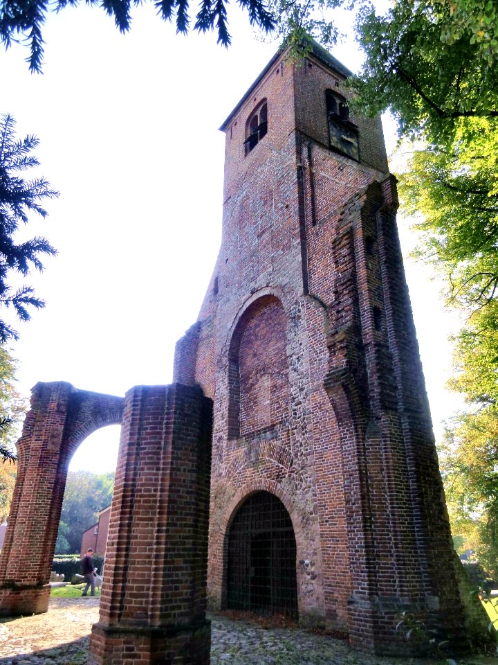 Dreumel Rijksmonument 14070 NH kerk, toren met restant schip