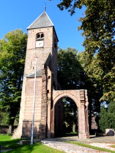 Dreumel Rijksmonument 14070 NH kerk, toren met ruïne schip