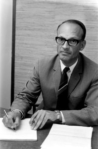Drs. Bons , directeur De Bijenkorf , Opdracht Elsevier, Bestanddeelnr 923-5254
