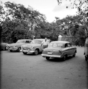 Drie auto's, Bestanddeelnr 252-3271