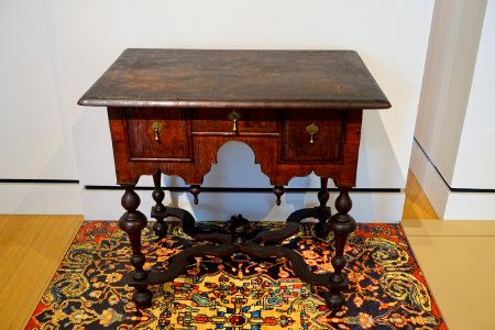 Dressing table in William and Mary style, Boston or Salem, Massachusetts, 1710-1720, walnut, pine, brass - Peabody Essex Museum - DSC06660
