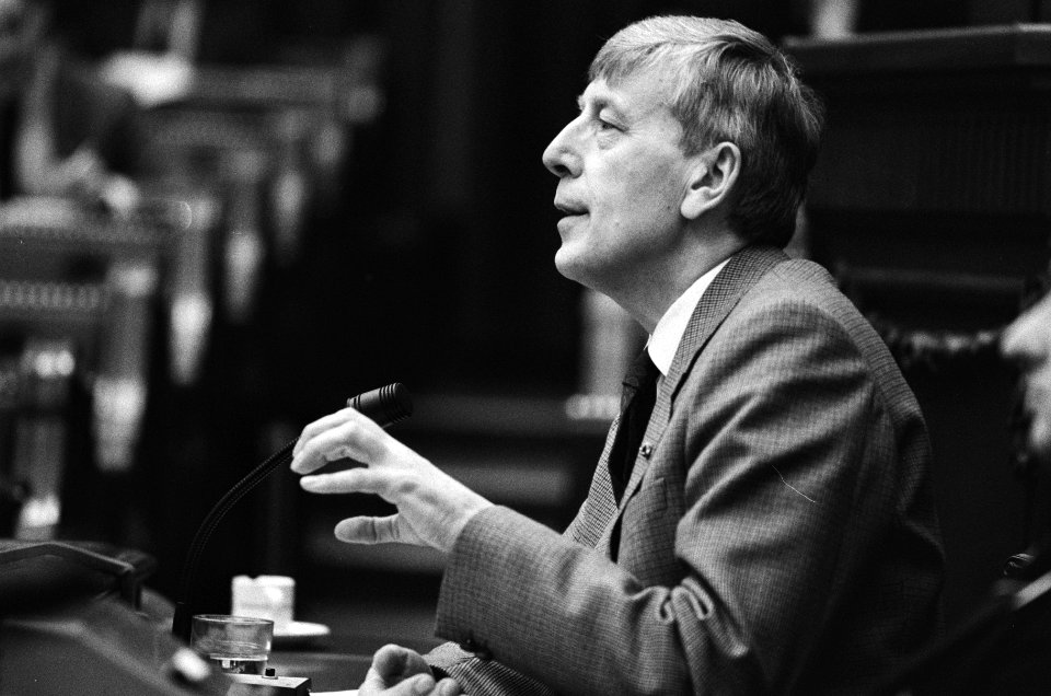 Drs. P.B.R. de Geus tijdens de hoorzitting, Bestanddeelnr 933-5426