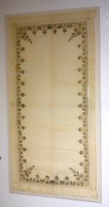 Dresser scarf, Delhi, India, early 20th century, cotton, silk, flat silver wire, gold thread, beetle carapace, sequins - Textile Museum of Canada - DSC01026