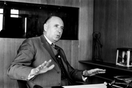 Drs. Bons , directeur De Bijenkorf , Opdracht Elsevier, Bestanddeelnr 923-5260