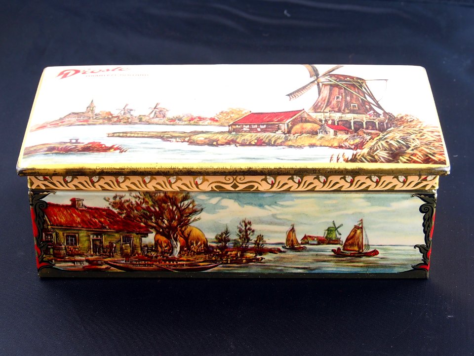 Droste blik met afbeelding van Hollands landschap met molens, foto 2