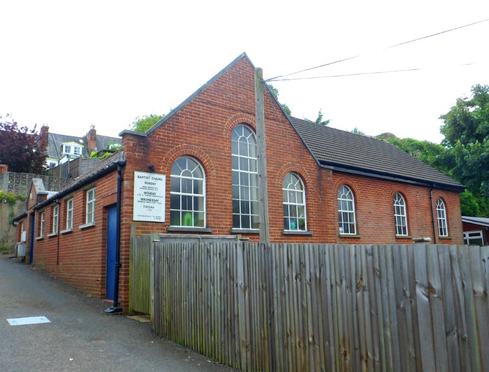 Dorking Baptist Chapel, behind High Street, Dorking (July 2013) (2)