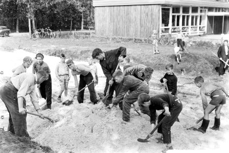 Dorpshuis door hand- en spandiensten, Bestanddeelnr 911-5034