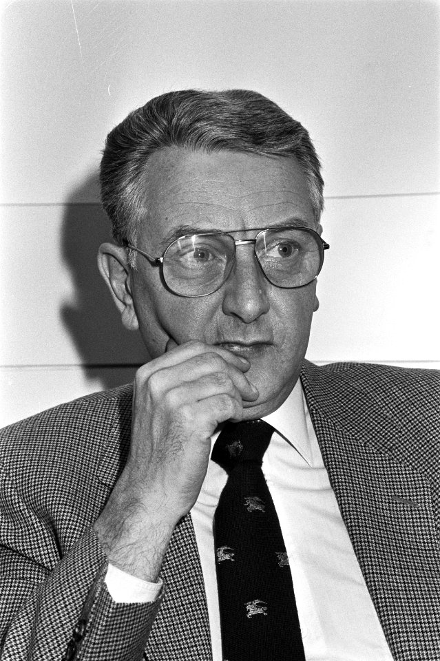 Drs. C.T. van der Molen, direkteur Concernpersoneelsdienst, Bestanddeelnr 931-8507