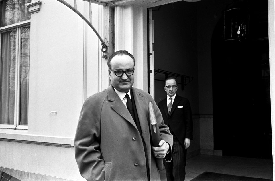 Drs. .P. C. W. M. Bogaers (kop) KVP, Huisvesting, Bestanddeelnr 917-6413