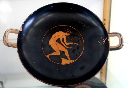 Drinking bowl with young man holding grapes, Attic, c. 500 BC, L 477 - Martin von Wagner Museum - Würzburg, Germany - DSC05766