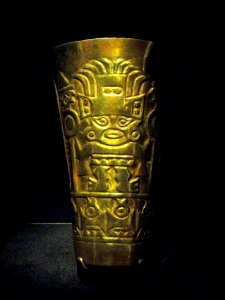 Drinking Cup with Standing Ruler, 1000 AD, Sican (Early Chimu) - Houston Museum of Natural Science - DSC02134