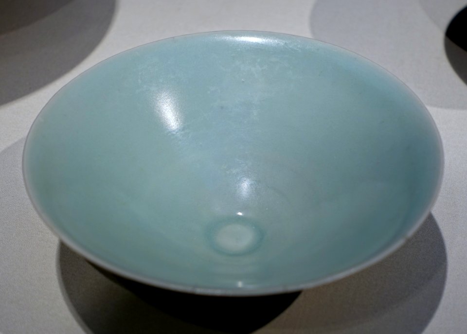 Drinking bowl, Longquan ware, China, Zhejiang Province, Longquan kilns, Southern Song dynasty, 1127-1279 AD, glazed stoneware - Freer Gallery of Art - DSC05055