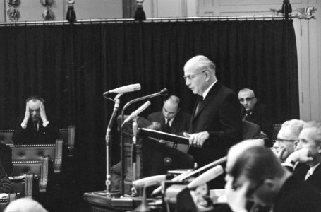 Drs. G.M. (Gerard) Nederhorst (PvdA) aan het woord, Bestanddeelnr 919-8372