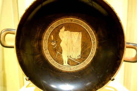 Drinking cup (kylix) with scenes of athletes, Greek, Early Classical period, c. 480-470 BC, ceramic - Fitchburg Art Museum - DSC08650
