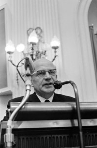 Drs. G.M. (Gerard) Nederhorst (PvdA) aan het woord, Bestanddeelnr 919-8369