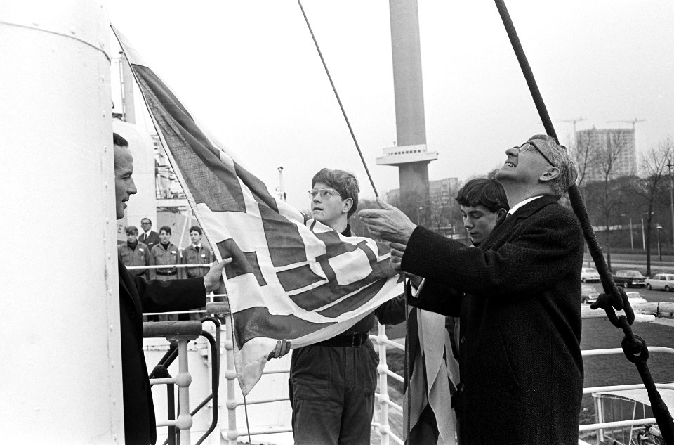 Drijvende havenvakschool in Rotterdam, verbouwd passagiersschip in de Parkhaven, Bestanddeelnr 920-0333