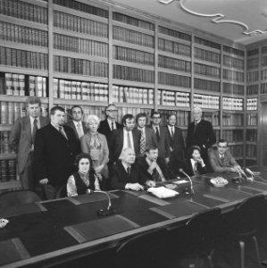 Drie progressieve partijen (PvdA, D66, PPR) presenteren schaduwkabinet, het scha, Bestanddeelnr 926-0345