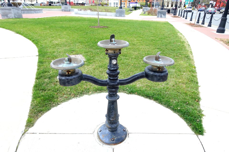 Drinking fountain - Westfield, MA - DSC02291