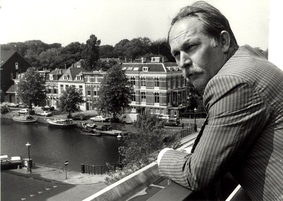 Drs. J. Abbink v.d. Kamer van Koophandel. Aangekocht in 1987 van United Photos de Boer bv. - Negatiefnummer 26407 k 19. - Gepubliceerd in het Haarlems Dagblad van 17.06.1986