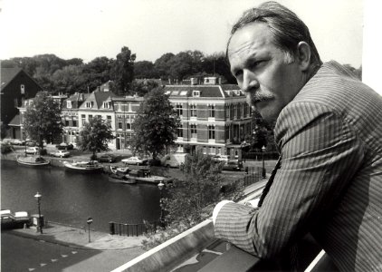 Drs. J. Abbink v.d. Kamer van Koophandel. Aangekocht in 1987 van United Photos de Boer bv. - Negatiefnummer 26407 k 19. - Gepubliceerd in het Haarlems Dagblad van 17.06.1986