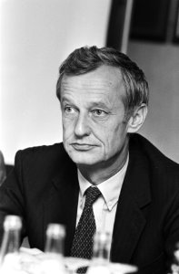 Drs. J.F.M. Peters (voorzitter van de Raad van Bestuur van ENNIA), Bestanddeelnr 932-6922