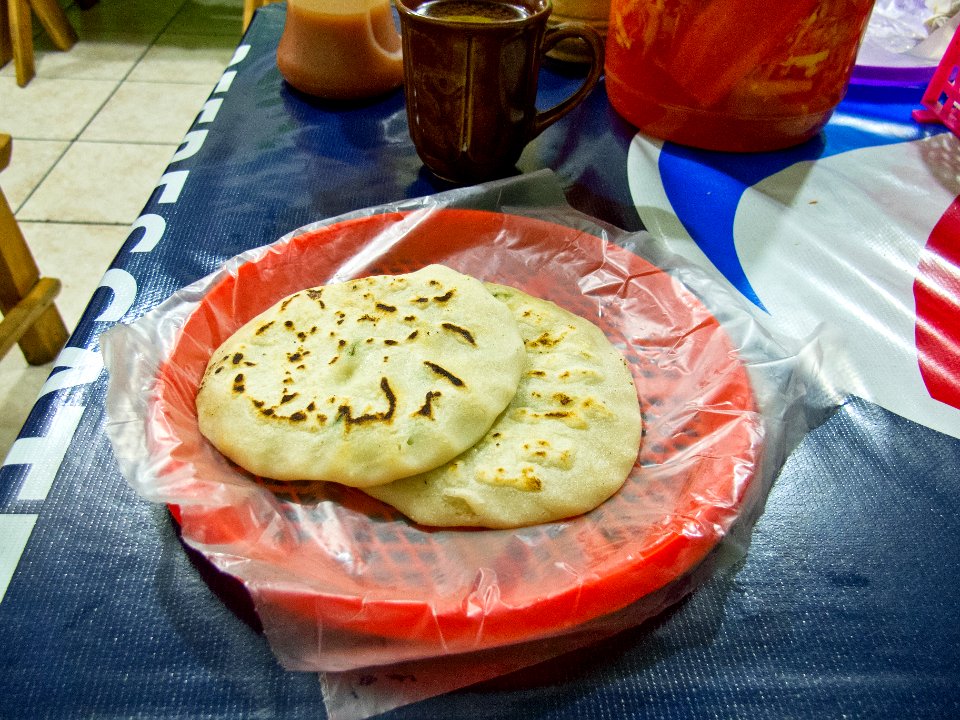 Dos Pupusas en El Salvador
