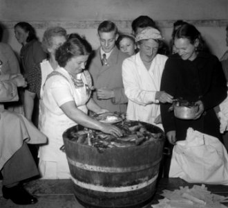 Drie oktober Leiden haring en wittebrood, Bestanddeelnr 904-7892