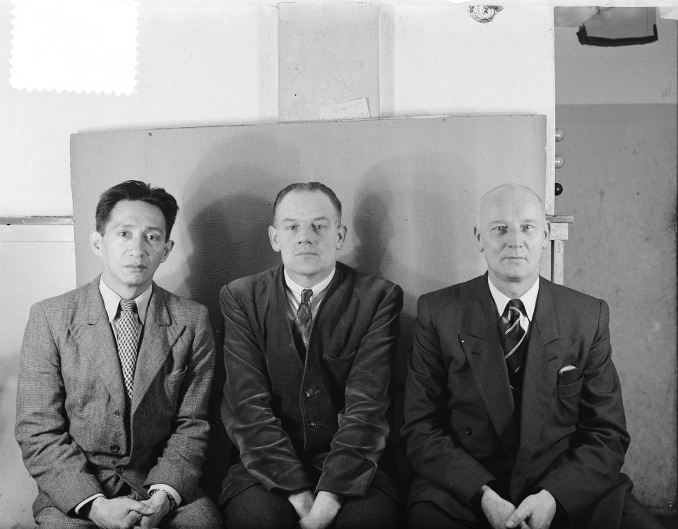 Drie pasfotos centraal magazijn, Bestanddeelnr 906-0938