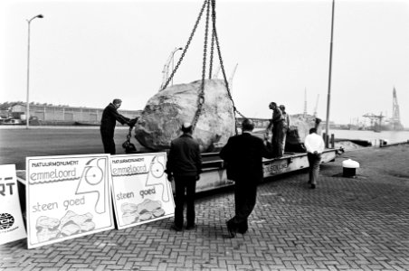 Drie reusachtige Noorse keien (roton) in Amsterdam aangekomen, als natuurmonumen, Bestanddeelnr 930-8707