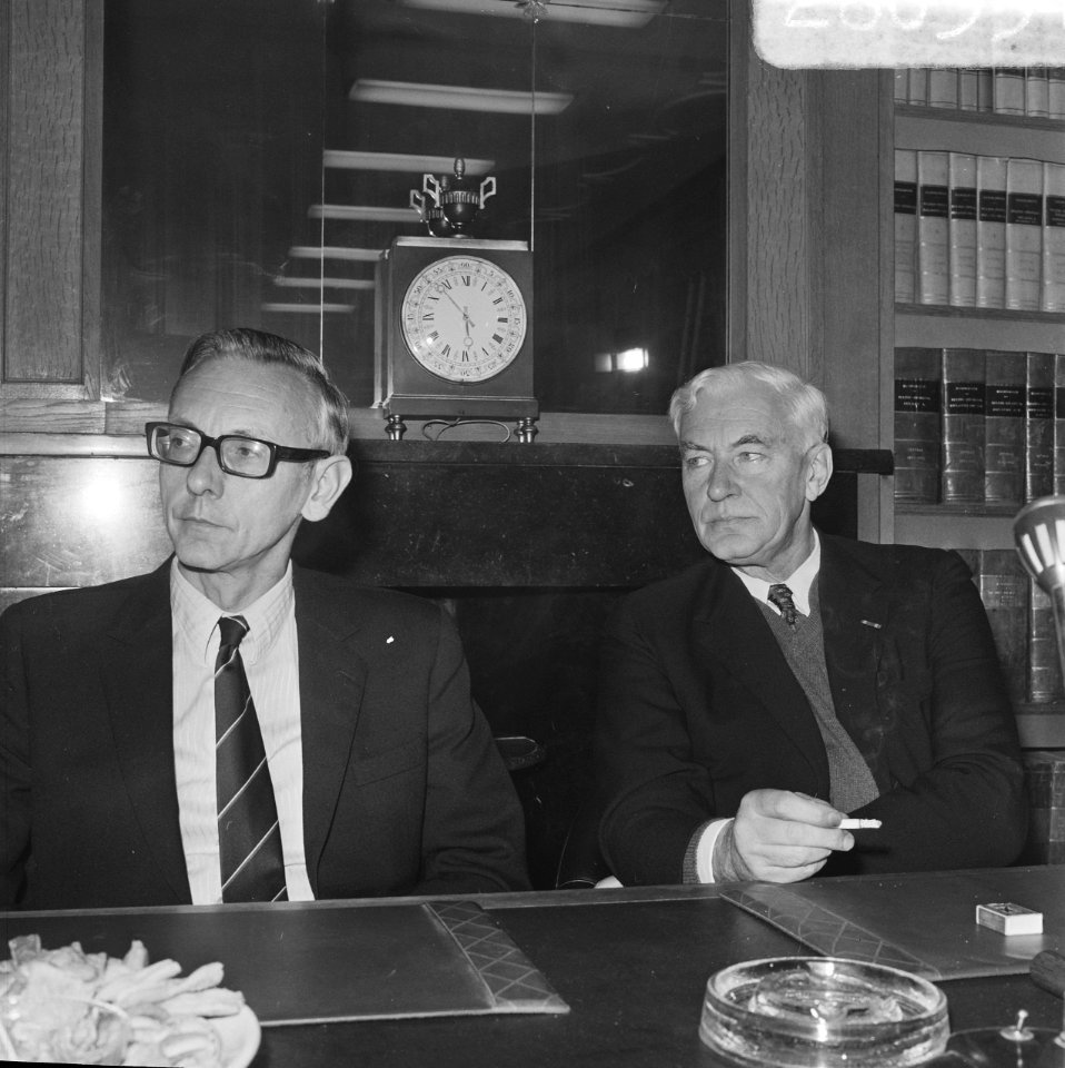 Drie progressieve partijen (PvdA, D66, PPR) presenteren schaduwkabinet, mr. M. v, Bestanddeelnr 926-0354
