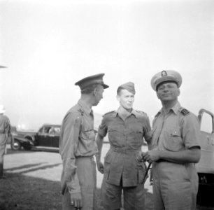 Drie militairen in Malakka of Indonesië, Bestanddeelnr 254-5465