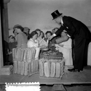 Drie oktober Leiden haring en wittebrood, Bestanddeelnr 904-7890