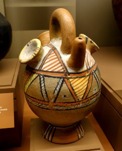 Double-spouted water jar, Hausa people, Northern Nigeria, 1920s, clay, natural pigments - National Museum of Natural History, United States - DSC00456