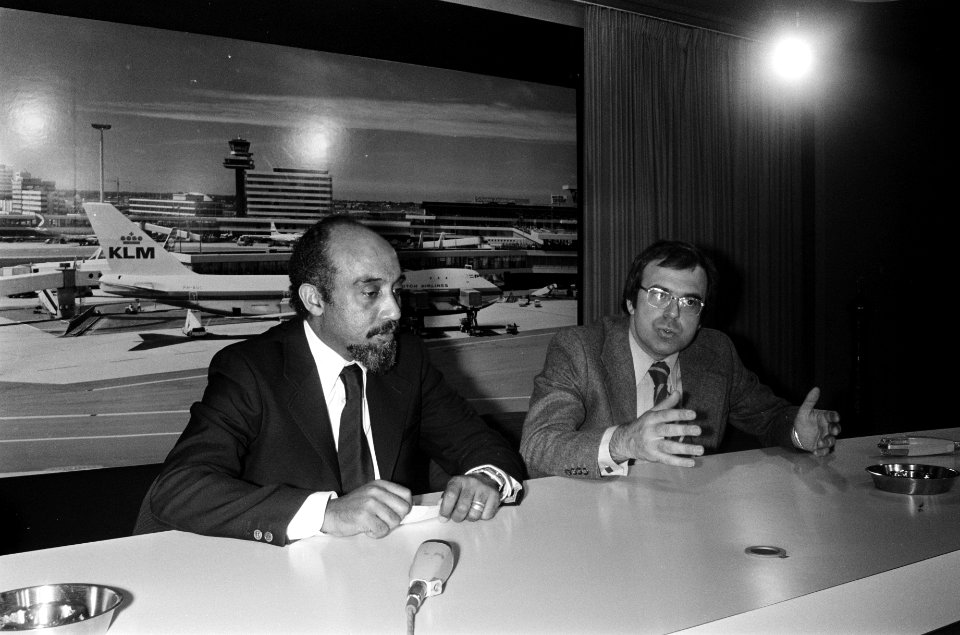 Dos Santos en Pronk tijdens de persconferentie, Bestanddeelnr 927-9007