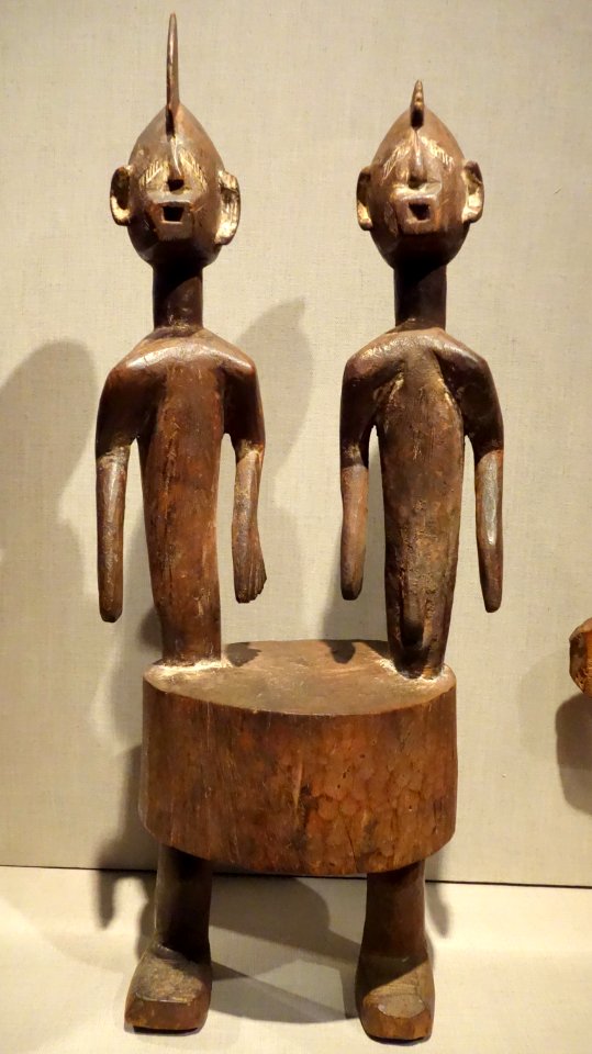 Double figure, Nigeria, Chamba people, 20th century, wood - De Young Museum - DSC01101