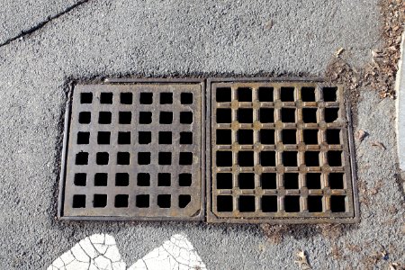 Double grate - Arlington, MA - DSC03756