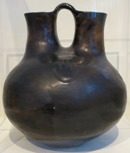 Double-spout vessel, Santa Clara Pueblo, Honolulu Museum of Art, 4995.1