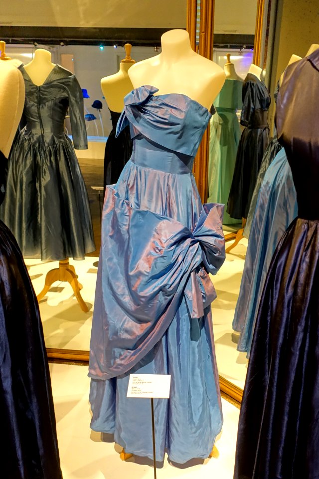 Dress, designer unknown, before 1959, synthetic fiber - Musée de la mode - Montreal, Canada - DSC07146