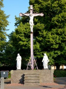 Dourges (Pas-de-Calais, Fr) cimetière, Calvaire